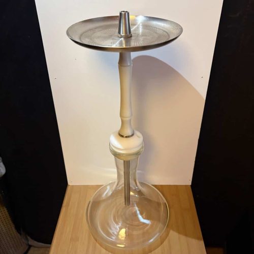 Rauchvase mit Metall-Deckel und Glasbasis, ideal für Shisha- oder Wasserpfeifenliebhaber.