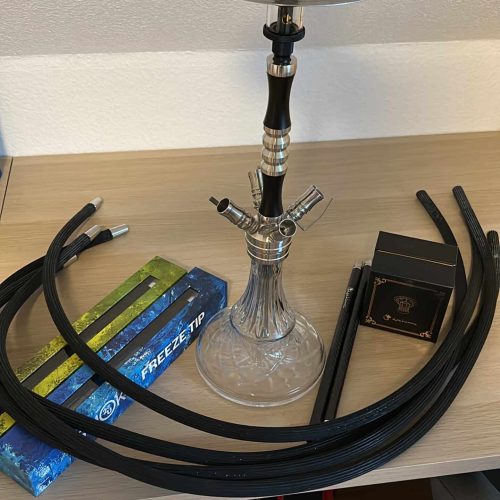 Rauchsäule mit Glas, Schläuchen und Zubehör für Shisha.