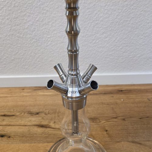 Moderne Shisha mit Glasbasis und Metallaufsatz, ohne Schlauch.