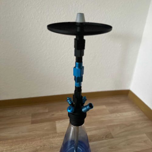 Raucherset mit Wasserpfeife, Tabak und Zubehör für Shisha-Liebhaber.
