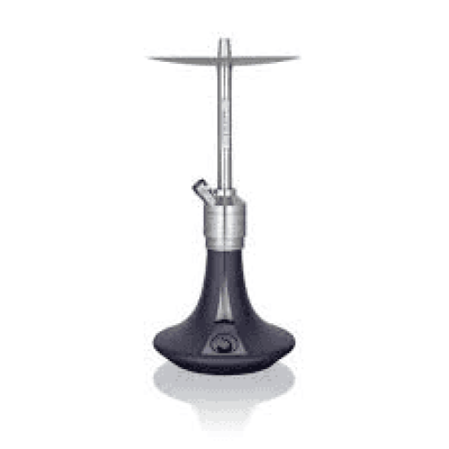 Schwarze Shisha mit Metallrohr und Glasbowl, auf weißem Hintergrund.