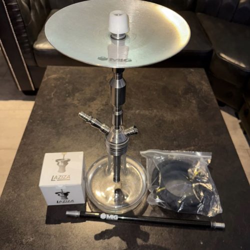 Hookah mit Glasaufsatz, Schlauch und Zubehör, gebraucht.