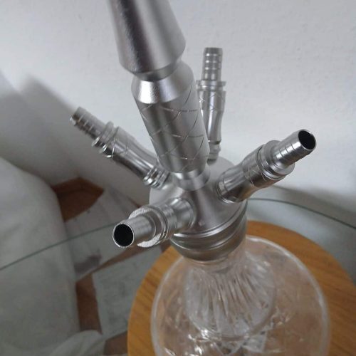 Aluminium Shisha-Adapter mit mehreren Anschlüssen und Glasbowl.