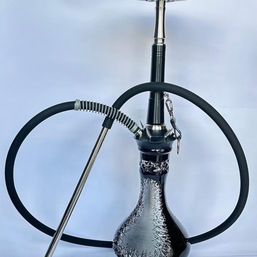 Rauch-Hookah mit Glasbasis, Metallaufsatz und Schlauch, ideal für Shisha-Liebhaber.