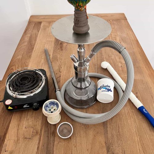 Komplettes Shisha-Set mit Heizplatte, Schlauch und Zubehör.