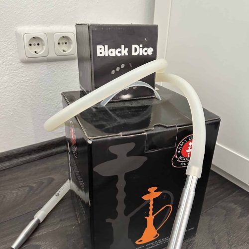 Hochwertiges Black Dice Shisha-Set mit Zubehör, inklusive Ständer und flexiblem Schlauch. Perfekt fü.