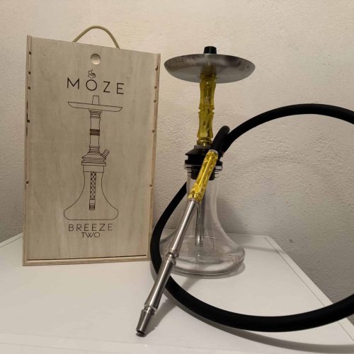 Wasserpfeife mit Glasbowl und Silikonschlauch, ideal für Shisha-Liebhaber.