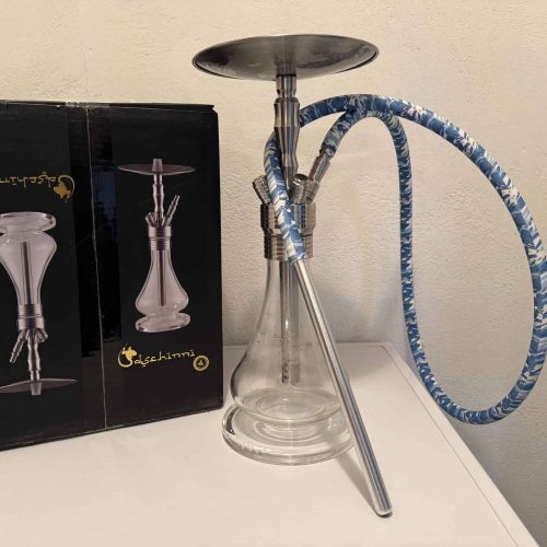 Hochwertiger Shisha-Kopf mit Glasbowl und blauer Silikonschlauch.