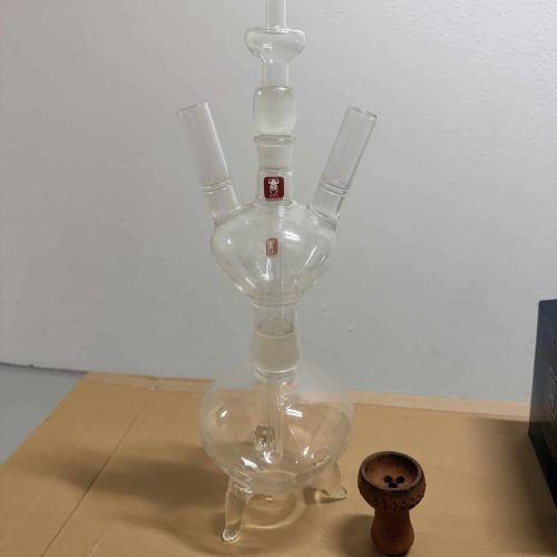 Hochwertige Glas-Shisha mit mehreren Schlauchanschlüssen und Zubehör. Perfekt für gemütliche Rauchab.