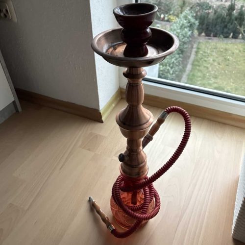 Rauch-Hookah aus Holz mit Schlauch, ideal für Shisha-Liebhaber, gebraucht, stilvoll und funktional.