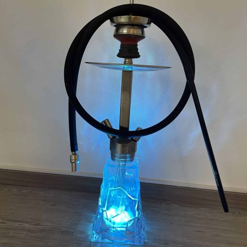 Hochwertiges Shisha-Set mit beleuchteter Basis, Hitzeschutz und flexiblem Schlauch.