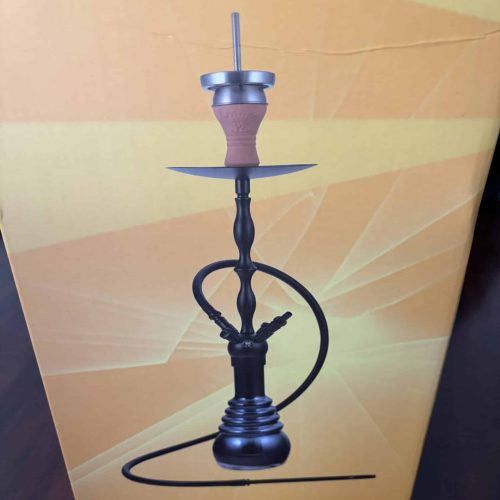 Schwarze Shisha mit Glasbowl und Schlauch in Verpackung.