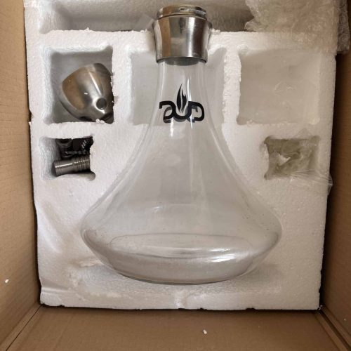 Glas-Shisha-Kopf mit Metallaufsatz und Zubehör in Verpackung.