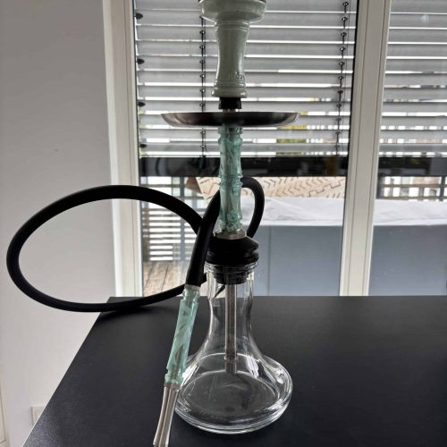 Wasserpfeife mit Glasbowl, Schlauch und Kopf, ideal für den Gebrauch zu Hause oder im Club.
