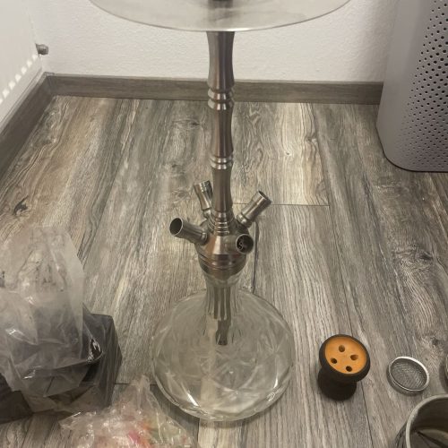 Rauchsäule mit Glasplatte, ideal für Shisha-Events und Partys, in gutem Zustand.
