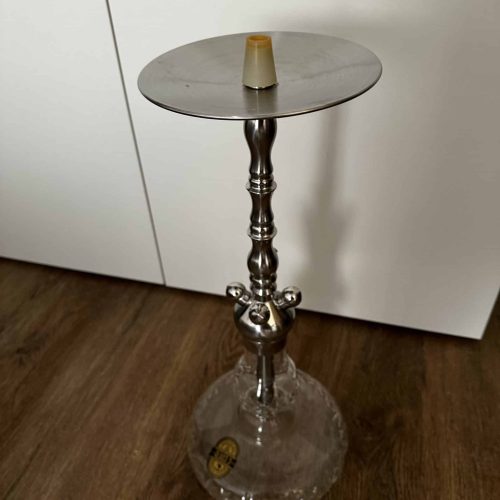 Transparente Glasbowl auf Wasserpfeifenständer, geeignet für Shisha-Zubehör.