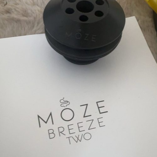 Tragbarer Luftbefeuchter Moze Breeze Two mit schwarzem Design.