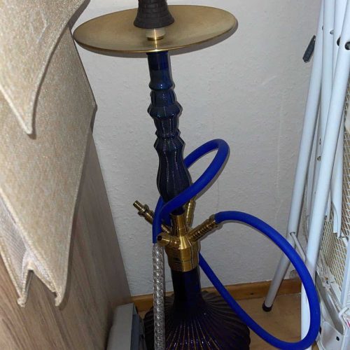 Rauchsäule mit Shisha, gebrauchte Wasserpfeife, für Shisha-Liebhaber.