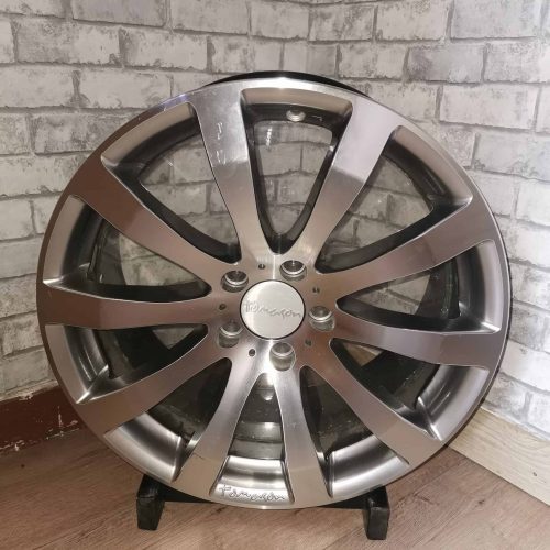 Leichtmetallfelge mit 18 Zoll Durchmesser, geeignet für verschiedene Fahrzeugmodelle.