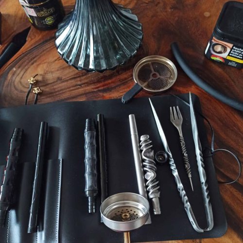 Zubehör für Shisha, inklusive Zange, Kohlezange, Tabakpinsel und Dichtungen.