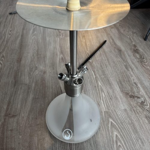 Rauchsäule mit Edelstahlplatte, Schlauch und Basis für Shisha-Dampfer.
