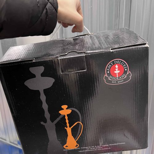 Schwarzes Shisha-Raucherset in Originalverpackung.