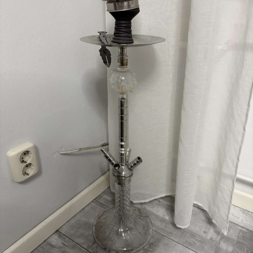 Rauchsäule für Shisha mit Glasbasis und Metallaufsatz, ideal für Raucherlebnisse.