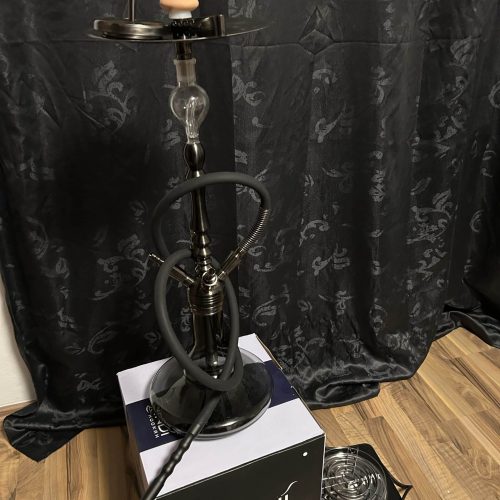 Rauchsäule mit Shisha-Kopf, Schlauch und Heizplatte, ideal für Wasserpfeifen-Liebhaber.