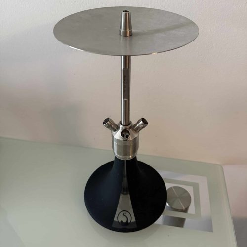 Hochwertiges Shisha-Raucherset mit Metallplatte und Glasbasis, ideal für den Genuss zu Hause oder im.