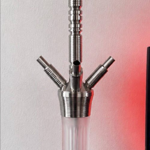 Stilvolle Shisha mit Metall- und Glasbestandteilen, inklusive Ablage für Kohle.