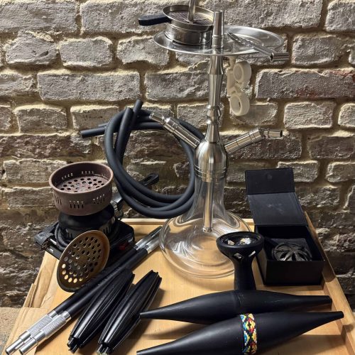 Verschiedene Shisha Teile, Glasbowl, Schlauch und Dichtungen.