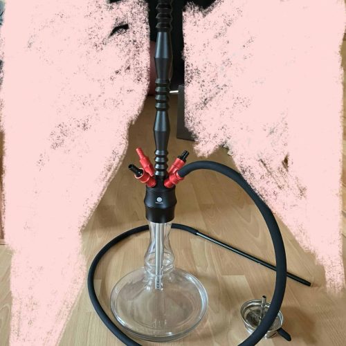 Rauchsäule mit Shisha, inklusive Kopf, Schlauch und Glasbasis, ideal für aromatisches Rauchen.