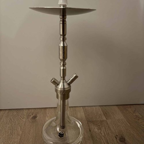 Rauchsäule für Shisha mit Glasbasis und Metallaufsatz, ideal für Wasserpfeifen.