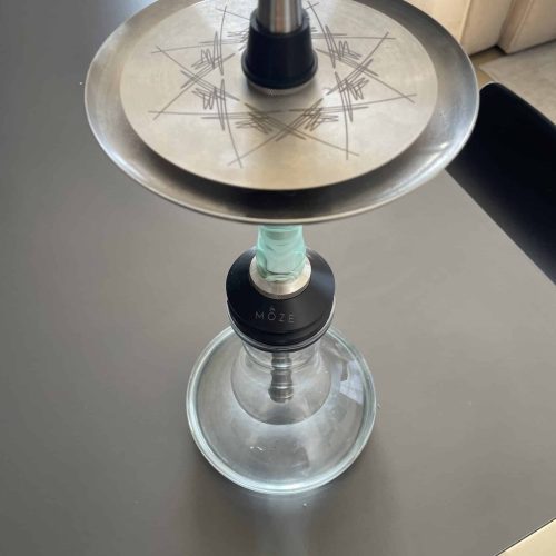 Rauchersäule für Shisha mit stilvollem Design, ideal für Raucher und Sammler.