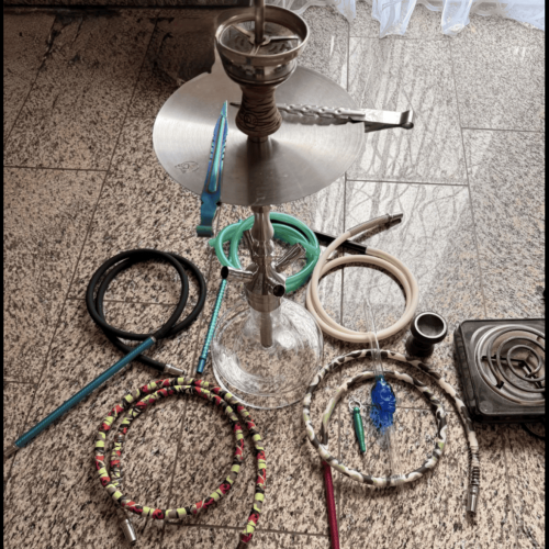 Verschiedene Shisha Teile, Glasbowl, Schlauch und Zubehör.