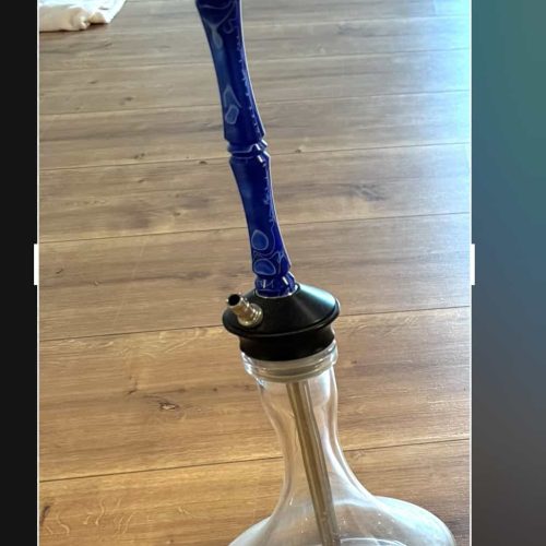 Rauchsäule mit Glasbowl und blauer Silikonsäule, ideal für Wasserpfeifen und Shisha-Genuss.