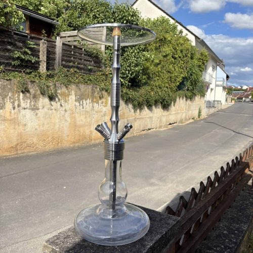 Transparente Glasbowl für Shisha mit Metallhalterung und Glasaufsatz.