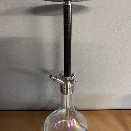 Rauchersäule mit Glasbasis und Metallaufsatz, ideal für Shisha-Genuss.