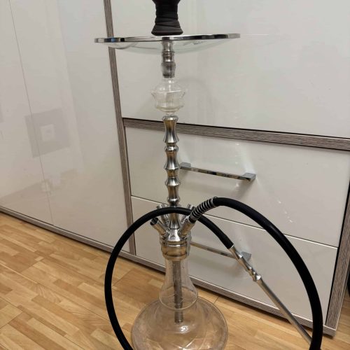 Rauchsäule für Shisha mit Glasaufsatz und Schlauch, ideal für Raucherlebnisse.