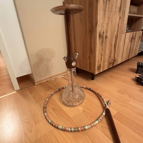 Raucherset für Shisha mit Glas, Holz und Schlauch, ideal für Wasserpfeifen.