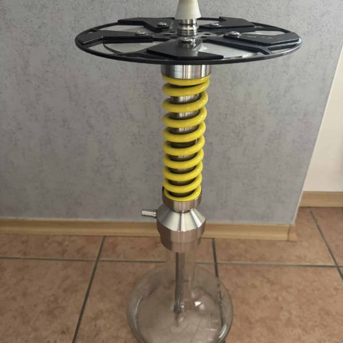 Shisha-Zubehör mit Gelkapsel und Metallfeder.