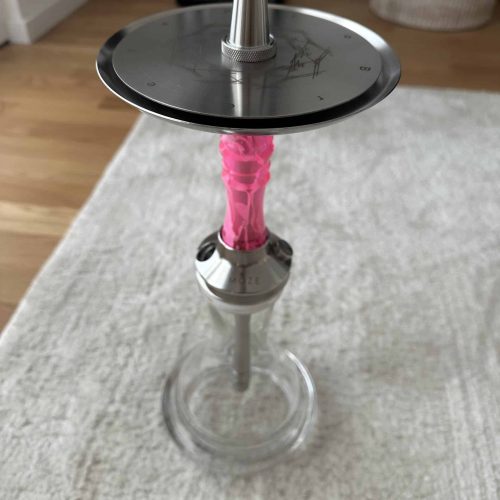 Rauchsäule für Shisha mit Glas, Kopfstück und Dampf.