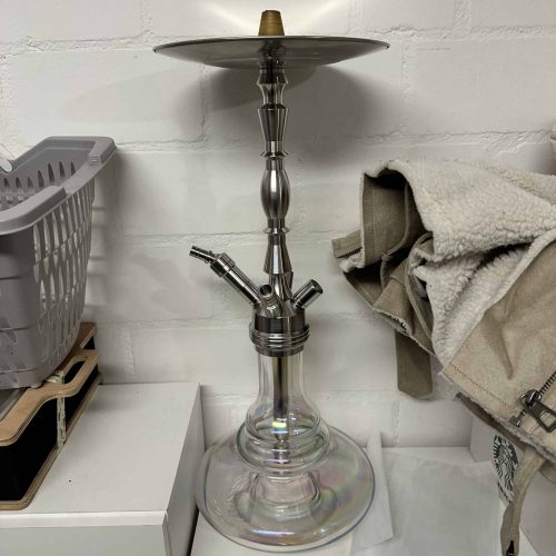 Rauchersäule mit Metalldach, Glasbasis und Schlauchanschluss, ideal für Shisha-Genuss.