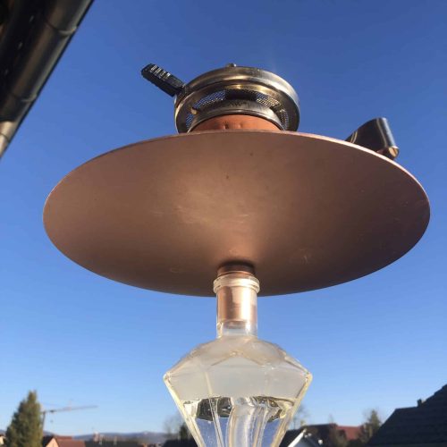 Shisha-Kopf mit Glasaufsatz für aromatisches Rauchen.
