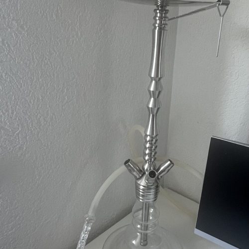 Shisha-Kopf mit Glasbasis und Metallaufsatz, ideal für Wasserpfeifen.