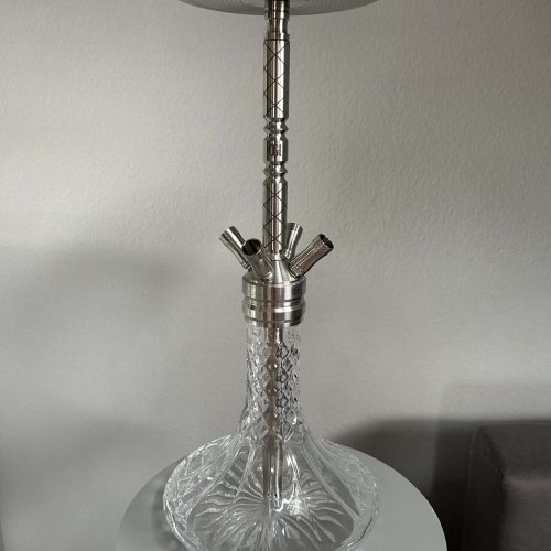 Rauch-Hookah aus Metall mit Glasbasis, ideal für Shisha-Liebhaber.