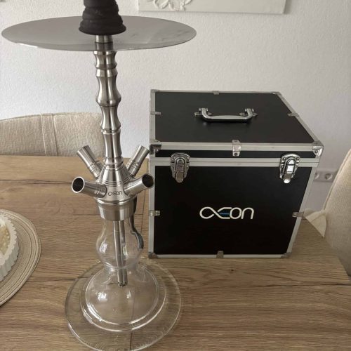 Rauchsäule mit Shisha-Head und Glasbasis, inklusive Transportkoffer für Zubehör.