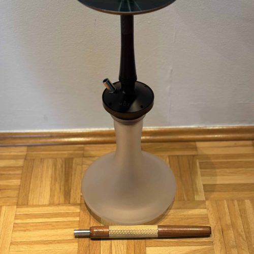Rauchsäule mit Glasaufsatz, Shisha-Zubehör und Ablagefläche, ideal für Wasserpfeifen.