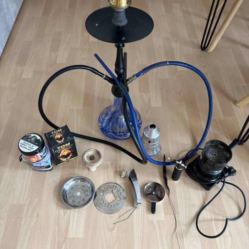 Komplettes Shisha-Set mit Tabak, Kohle und Zubehör für den Genuss.