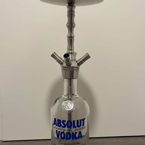 Wasserpfeife mit Vodka-Flasche als Basis, ideal für Partys und Genuss.